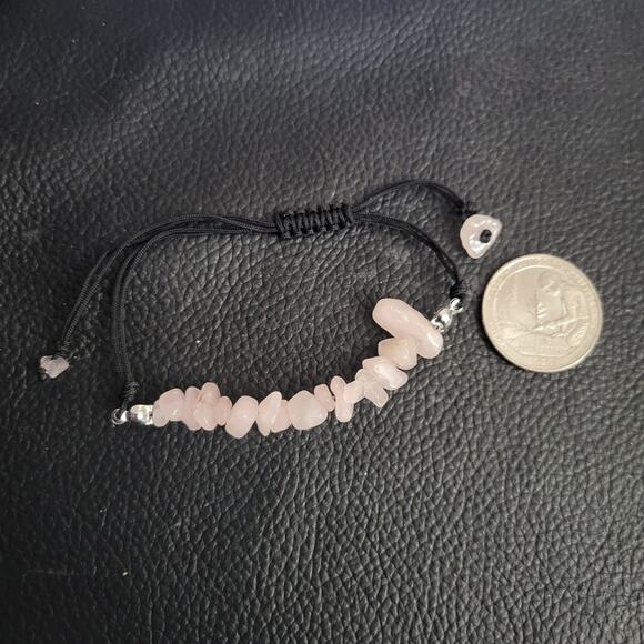 Rose quartz crystal chip adjustable bracelet - Picture 2 of 4
